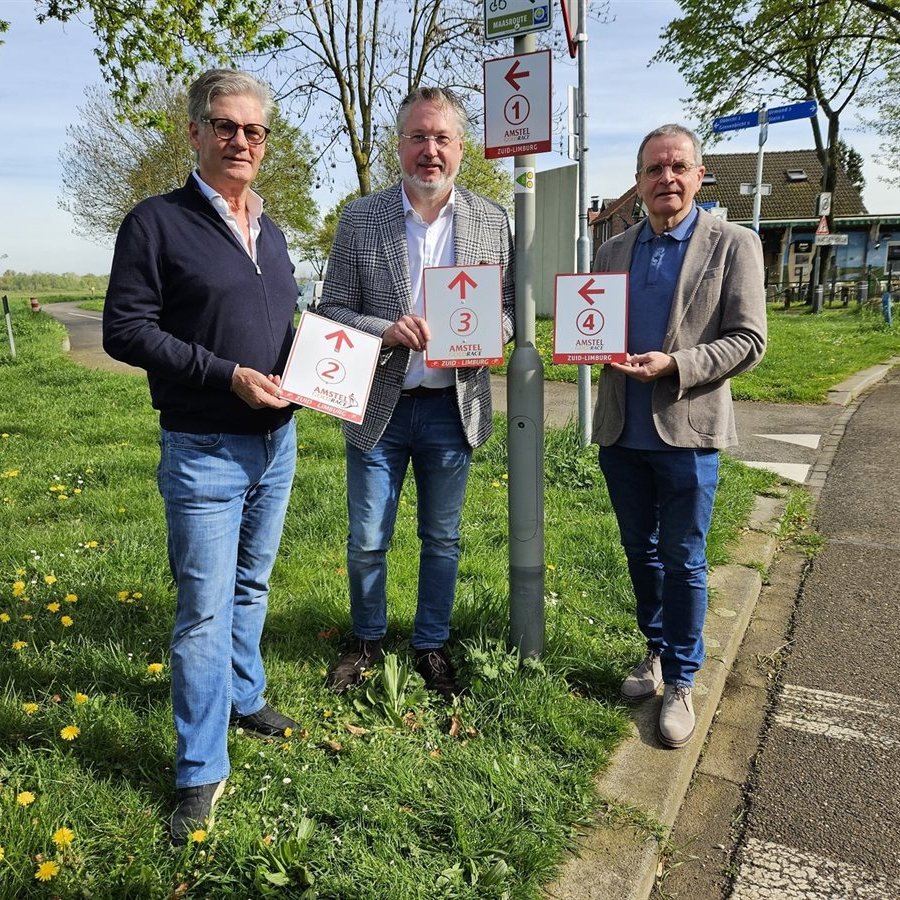 limburg's tweet photo. Een extra lus én een vernieuwde lus: de dagelijks te fietsen Amstel Gold Race-routes zijn verbeterd. Ze passen beter bij het huidige parcours, dat door de jaren heen ontwikkeld is, en maken nu ook gebruik van de nieuwste fietspaden in de regio.
Lees meer: https://t.co/62d23qtUcl https://t.co/6SW6pbwqyL