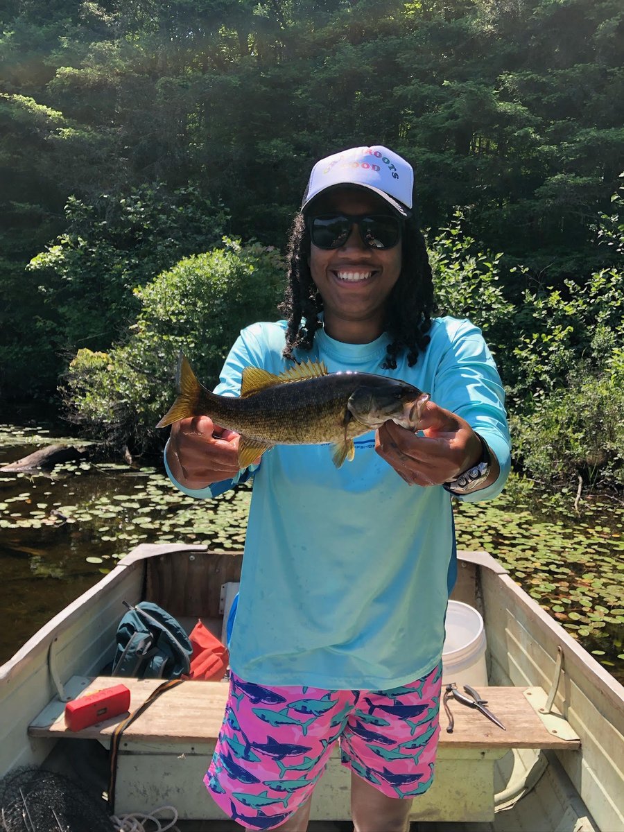 Congratulations to our UNDERC fellow @CamilleMosley14 for oFISHially completing their doctorate degree at the University of Notre Dame! We look forward to seeing what incredible things you conquer in the future! Best of luck to you, Dr. Mosley! 🐟🎣🎉