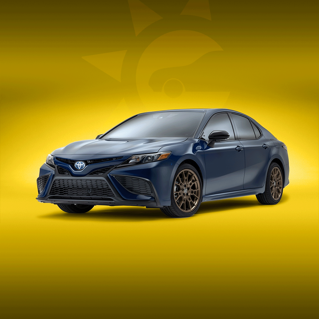 AutosLatinos's tweet photo. La eficiencia se une al rendimiento con el #Toyota Camry Hybrid: cuenta con 47 mpg y un alcance de más de 600 millas. https://t.co/Uqwcn4xJji