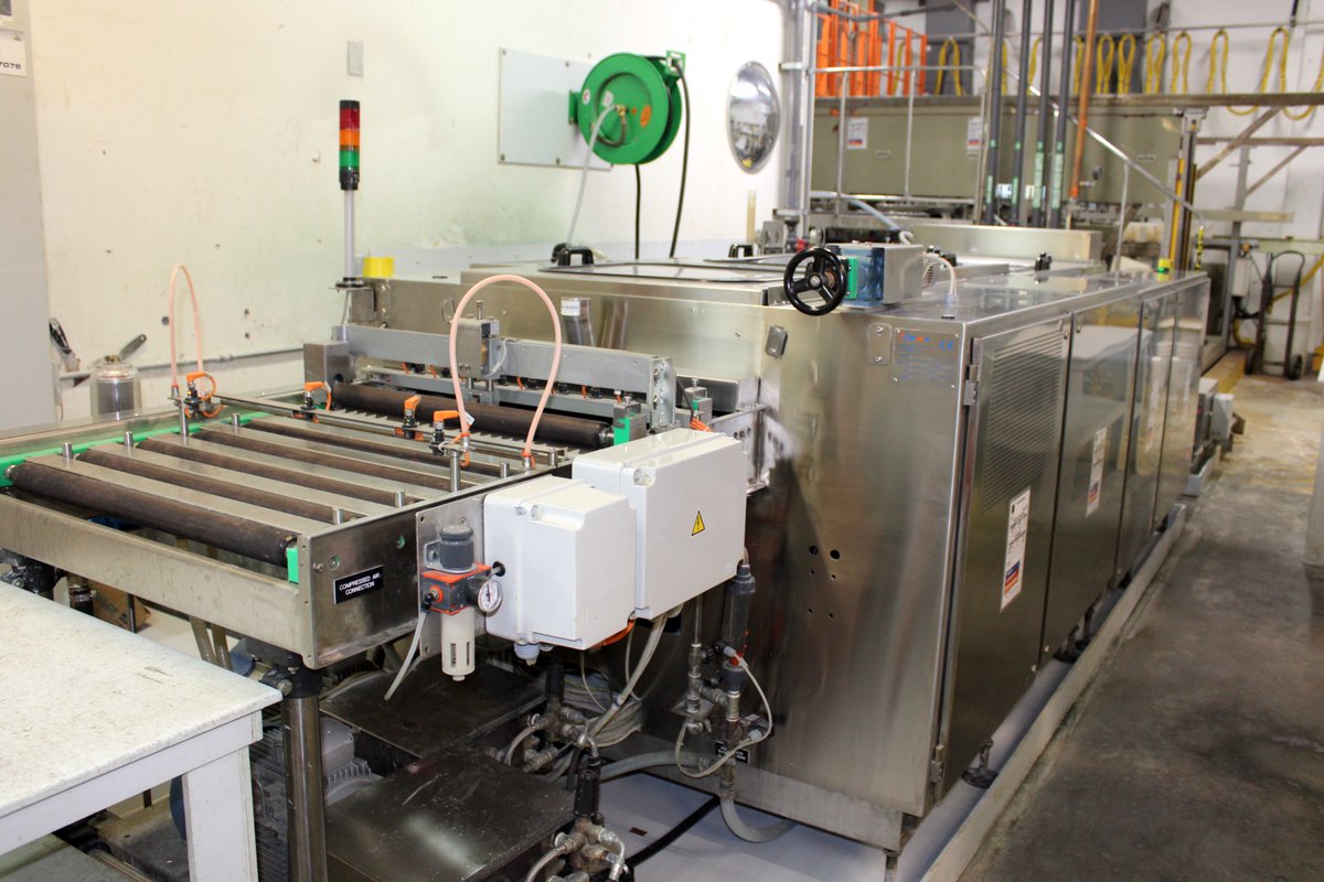 GorillaCircuits's tweet image. A New #PCBFabrication Addition: The Pumice Scrubber! 🌟 Gorilla Circuits&apos; San Jose fab house boasts a state-of-the-art pumice scrubber. This essential tool preps panel surfaces for LPI (Liquid Photo-Imageable) application, ensuring flawless circuit boards.