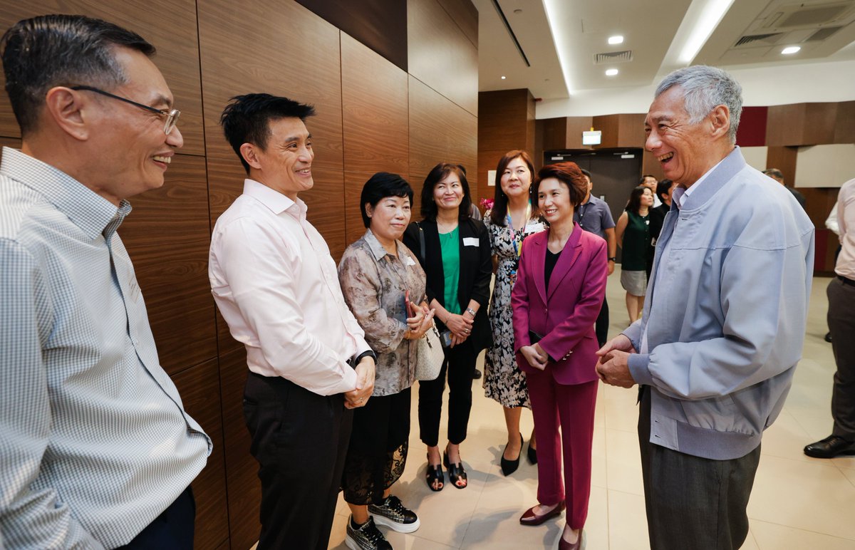 Glad to meet with grassroots leaders, volunteers & other partners, as well as PA staff, at an appreciation reception after the People’s Association Board Meeting tdy. They play an important role in engaging residents and strengthening the community. – LHL go.gov.sg/0kr5vy