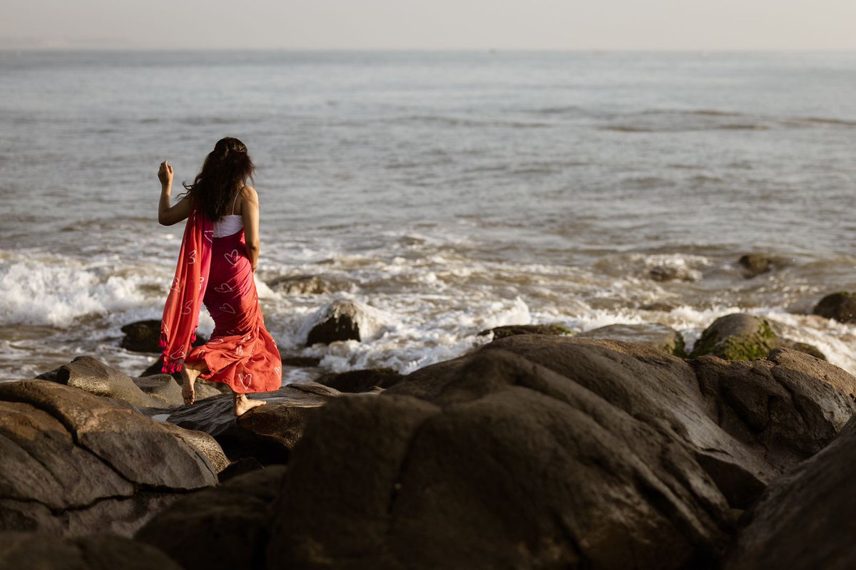 KollywoodStreet's tweet photo. Shining with gracefully refined aura amidst the whirls of wind and the swirls of waves, actress #SriRamyaPandian steals our senses in these latest clicks

@iamramyapandian #ramyapandian  #KollywoodStreet https://t.co/OTKJ3jxsAa