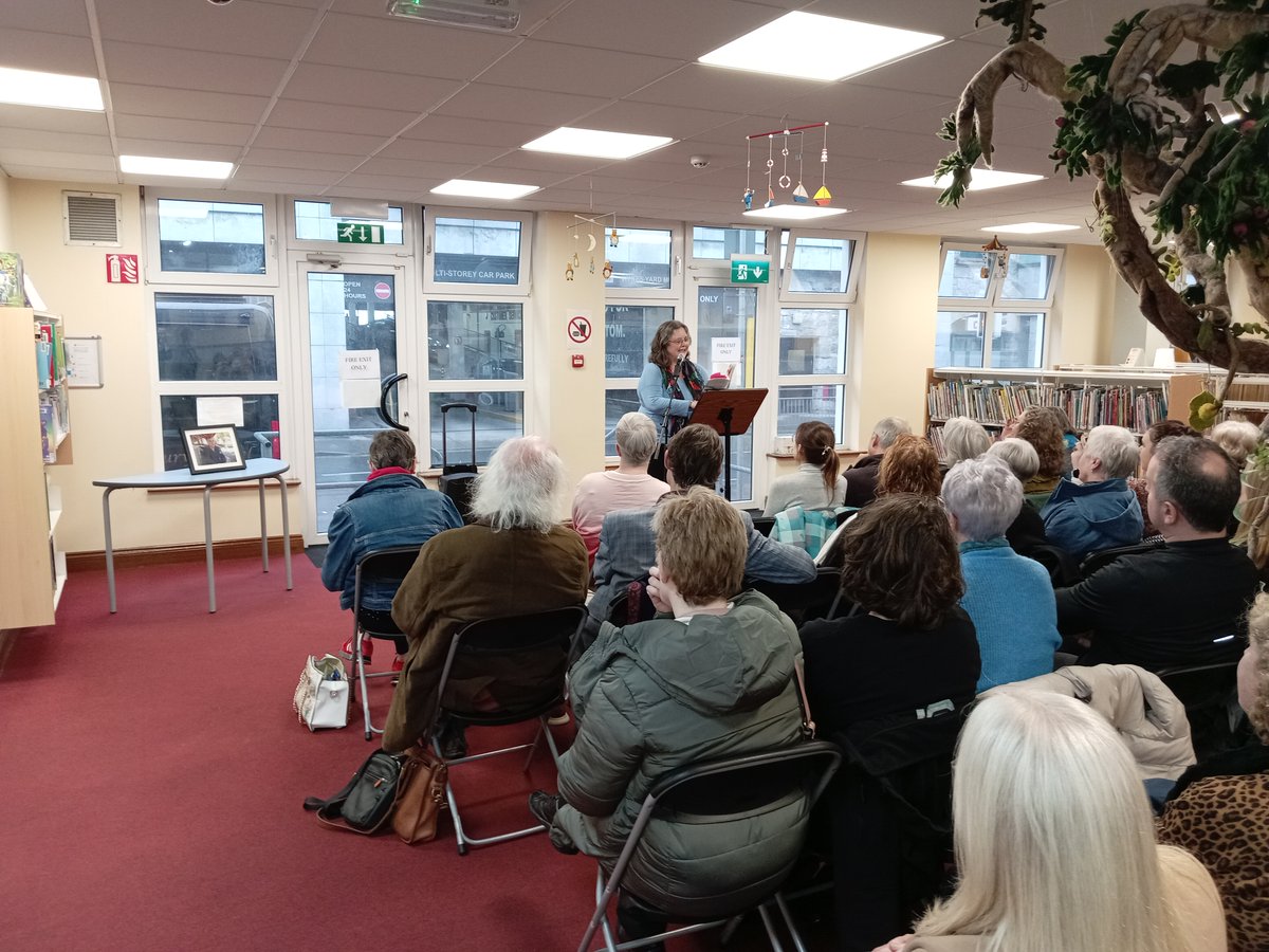 A very special night was had in @galwaycitylib last Thursday, as @OverTheEdgeOpen celebrated the birthday of the late Kevin Higgins. Hosted by Susan Millar DuMars, it featured readings by poets Sandy Yannone, Kim Ports Parsons and Felicia 'Flish' McCarthy, with an open mic after.