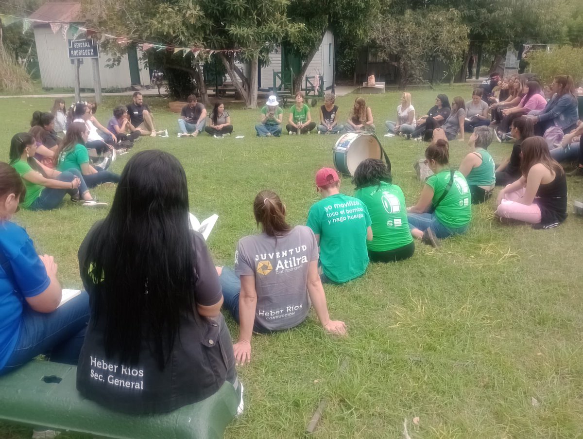 Atilra_GR's tweet photo. Encuentro de trabajadoras de ATE Verde y Blanca realizado en General Rodríguez. Una jornada sumamente necesaria para los tiempos que corren. 👏👏👏 https://t.co/i5kQaZwvtu