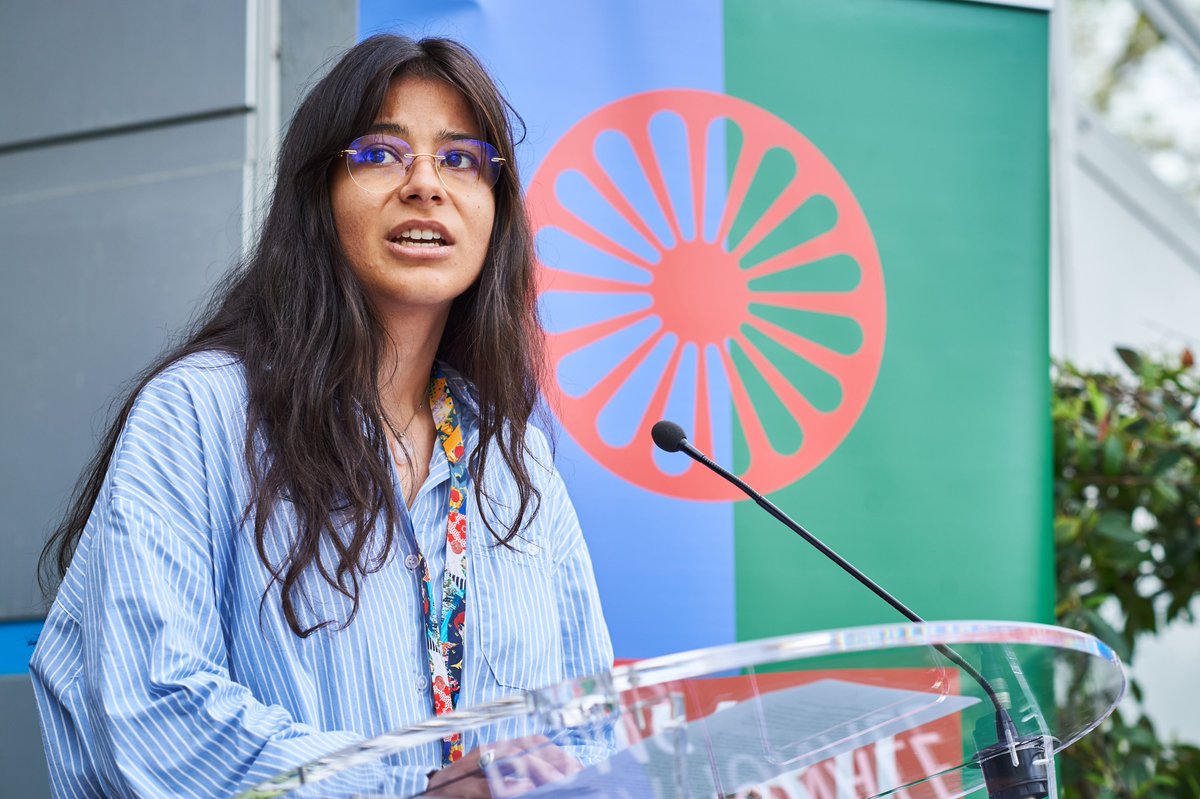 Today, all Roma are invited to gather to symbolically throw red flowers into the nearest river, sea, or ocean as a sign of unity across the world. Happy International Roma Day! Baxtalo Maskarthemutno dive e Romengoro