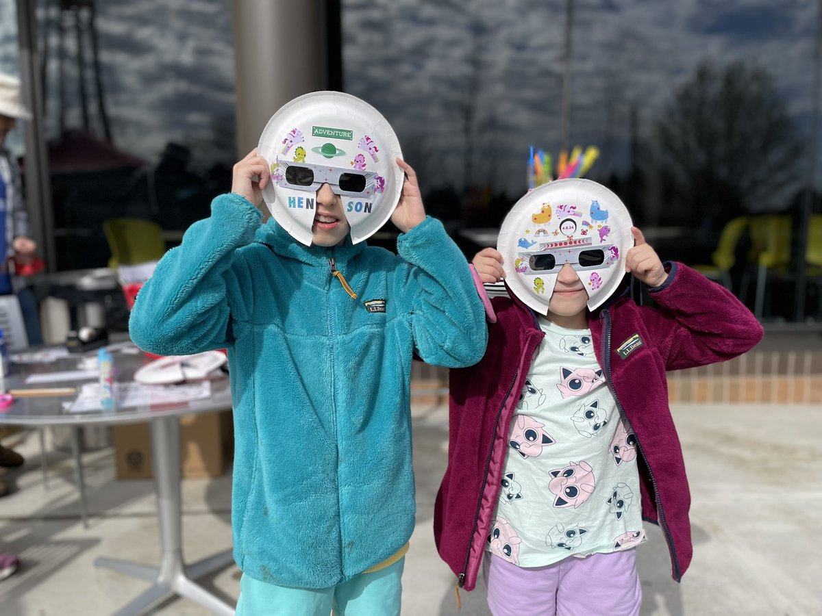 KateSiefertCox's tweet image. MARION COUNTY: Henson and Mercy are ready to go! They are here from
Worthington to watch the #SolarEclipse @wsyx6 @fox28columbus