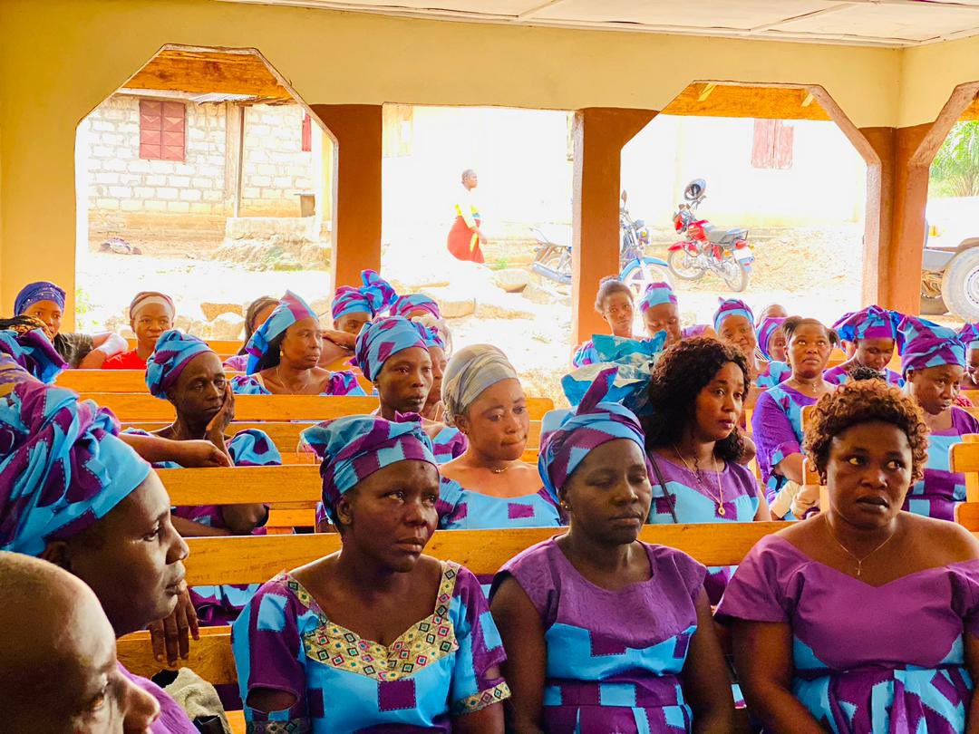 Visits to the field allow our team to engage partners, meet beneficiaries & assess impact 📝 Thanks to @SendSierraleone 🇸🇱for series of engagements in Kono & Bonthe, where we saw how @Irish_Aid-funded initiatives enhance economic empowerment & political participation of women 👩🏽‍🦱