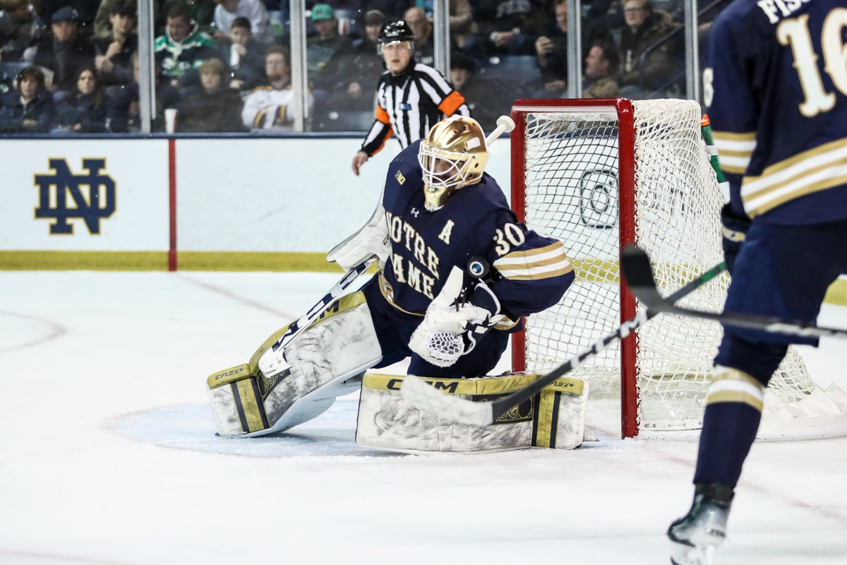 Total eclipse? That's just our 𝙡𝙞𝙜𝙝𝙩𝙨 𝙤𝙪𝙩 netminder Ryan Bischel who led the nation in saves during the regular season two years running! #GoIrish