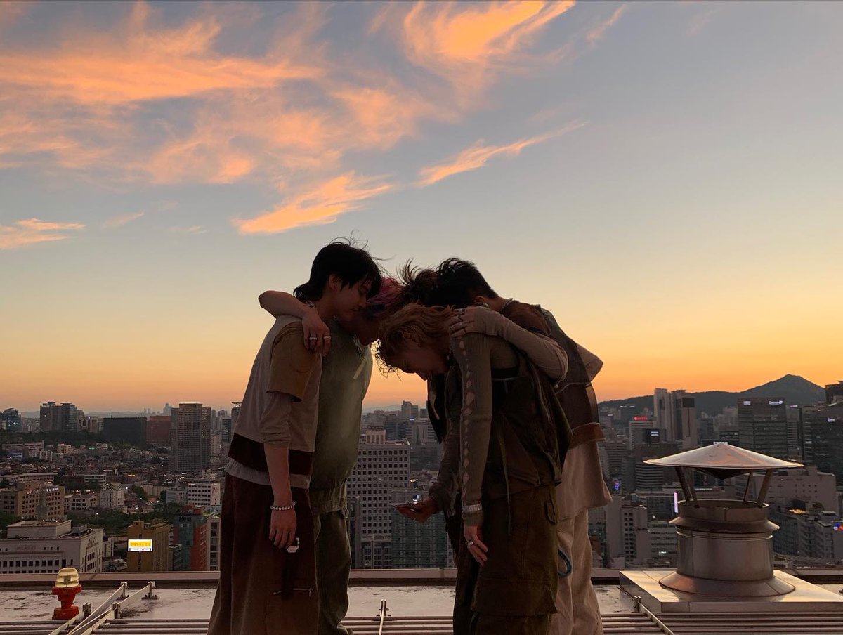 yujinahceah's tweet photo. 8년동안 수고 많았어
힘든순간도 많았을텐데 잘 버텨주어서 너무 고마워 진짜 평생 응원할게 사랑해
#재현아_아직_육백구십이년_남았다
#8YearsOnJAEHYUNside
#8YearswithTaeyong
#칠감태용_함께한_팔년
#우리는_팔년째_도영이만_팔로우
#8toForeverWithDOYOUNG
#8YearsWithMarkLee 
#8YearsWithTen https://t.co/faiOR9oLhg