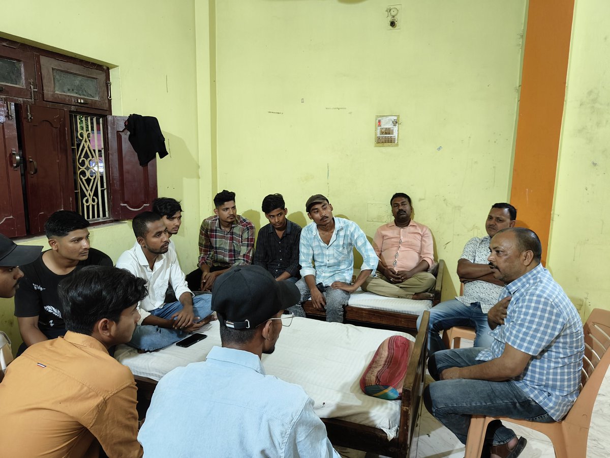 DrAKHIL4YOU's tweet image. चुनाव अभियान ............ कारवां बढ़ता जा रहा है । लोग जुटते जा रहे हैं ..... हौंसला बढ़ता जा रहा है । अररिया की जनता और युवाओं की यही इच्छा है कि इस बार बदलाव हो । बहुत प्यार मिल रहा है यहां के लोगों से । 
                           !!  जय हिंद  !!