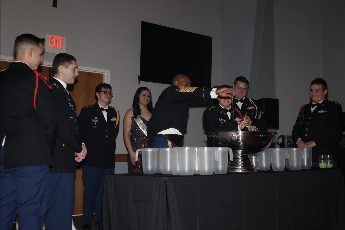 HOOAH! This weekend we had our annual Military Ball! Thank you to all the Cadets and Booster Parents for putting this together. And thank you @DrJVanBuren for your inspiring words! 

#OneTeamOneFight #VBHSJROTC #PointerBattalion #PointerNation