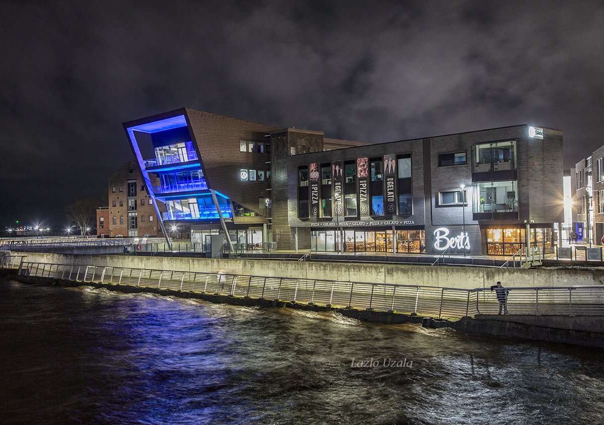 Bert's Hull @HULLwhatson @HullMaritime @HullMarina @hullisthis @ThePhotoHour @HarmonyMindBody @VisitHull @hullevent #Hull #Berts #night #photooftheday #photographylovers