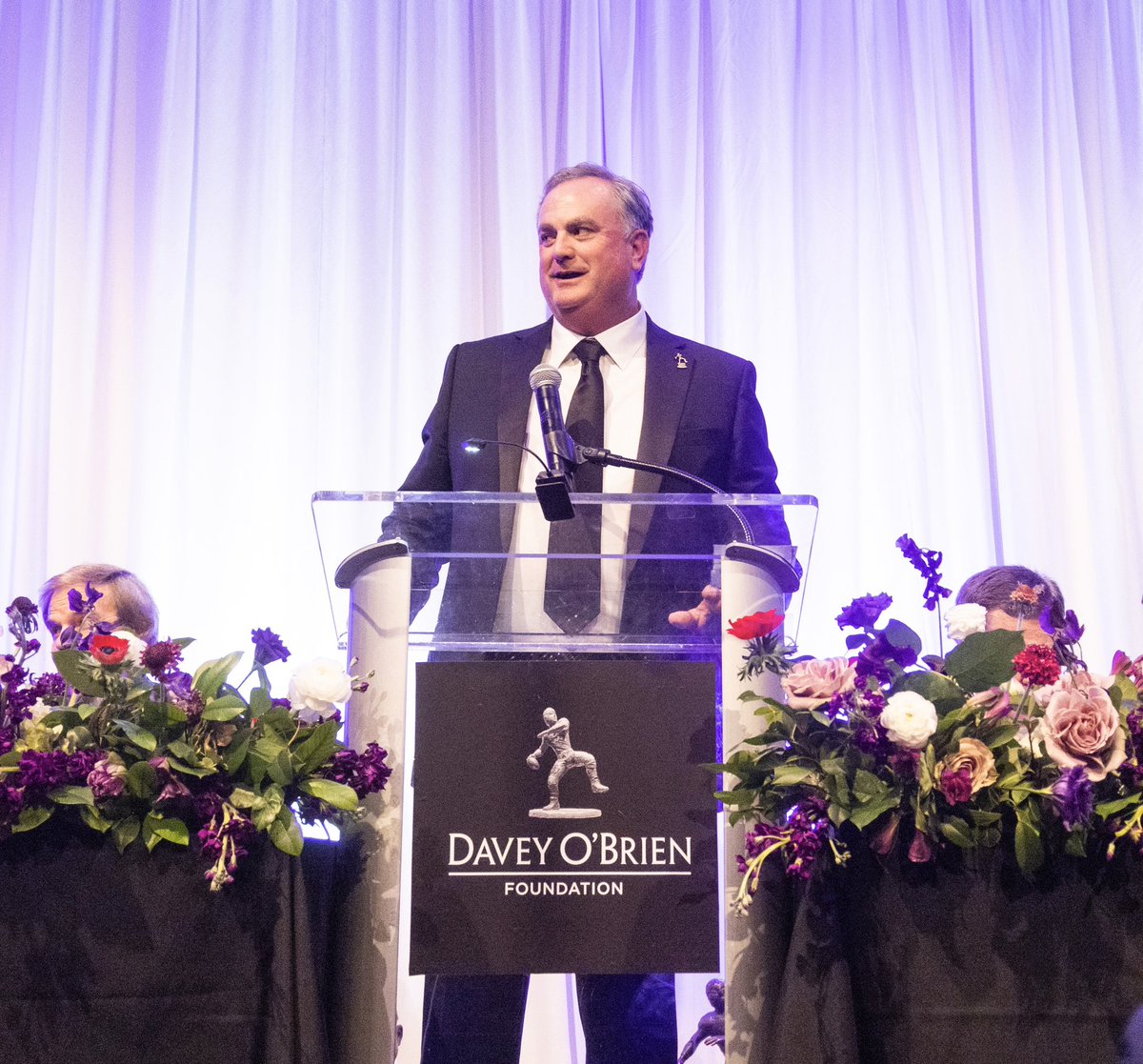 In honor of #SolarEclipse2024 we look back at a couple of our favorite Davey O’Brien Award dinner guests—2014 Legends Award recipient Warren 𝙈𝙤𝙤𝙣 and TCU head coach 𝙎𝙤𝙣𝙣𝙮 Dykes, who coached 2022 National Quarterback Award winner Max Duggan. 😎🌕🌞🌑