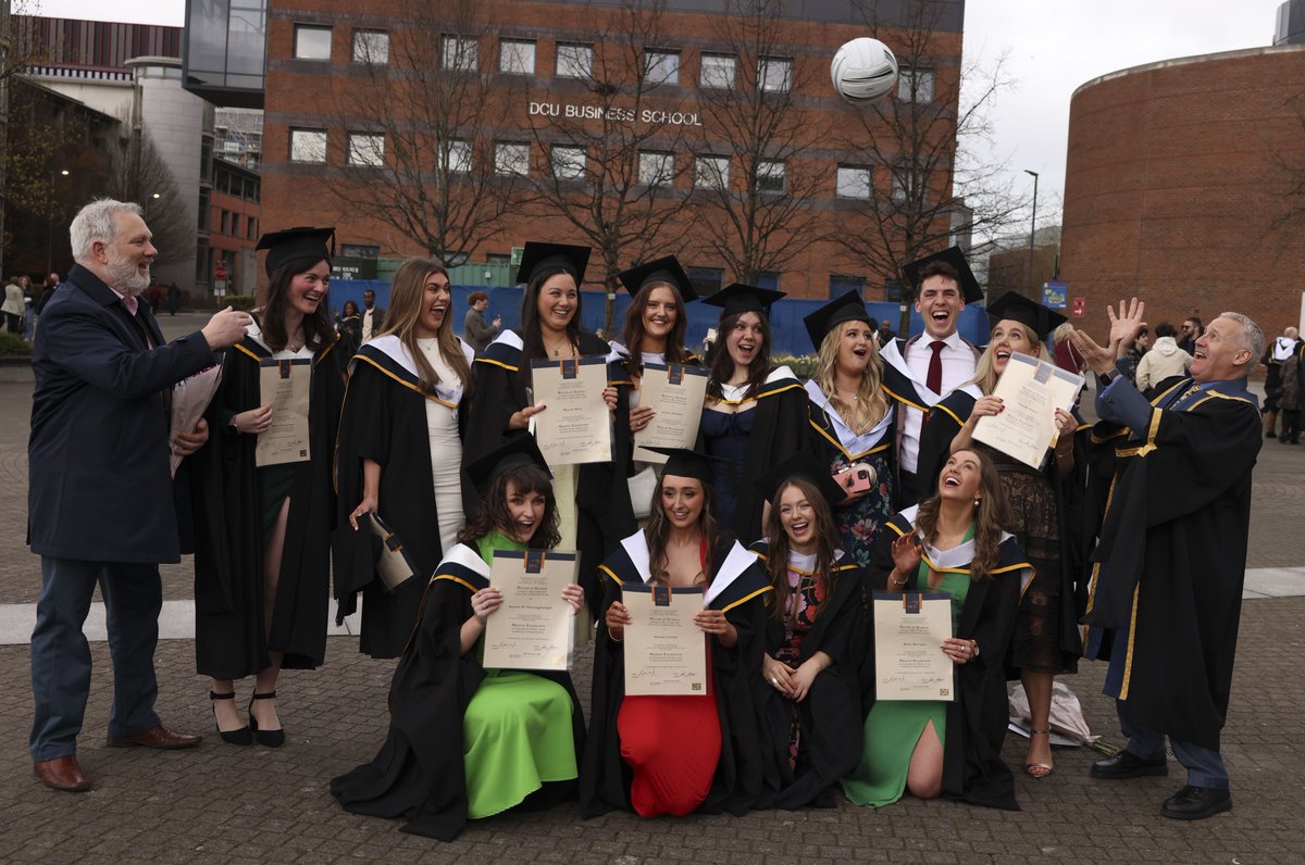 Some of the 2022/23 class of @DCU's @MScPRDCU having a ball at their @HumanitiesDCU @DCU_SoC graduation on Friday. (Yes, @MGMolony did catch the dodgy pass from former Co Sligo footballer @PadraigMcKeon) #postgrad #publicrelations @PRII_ie