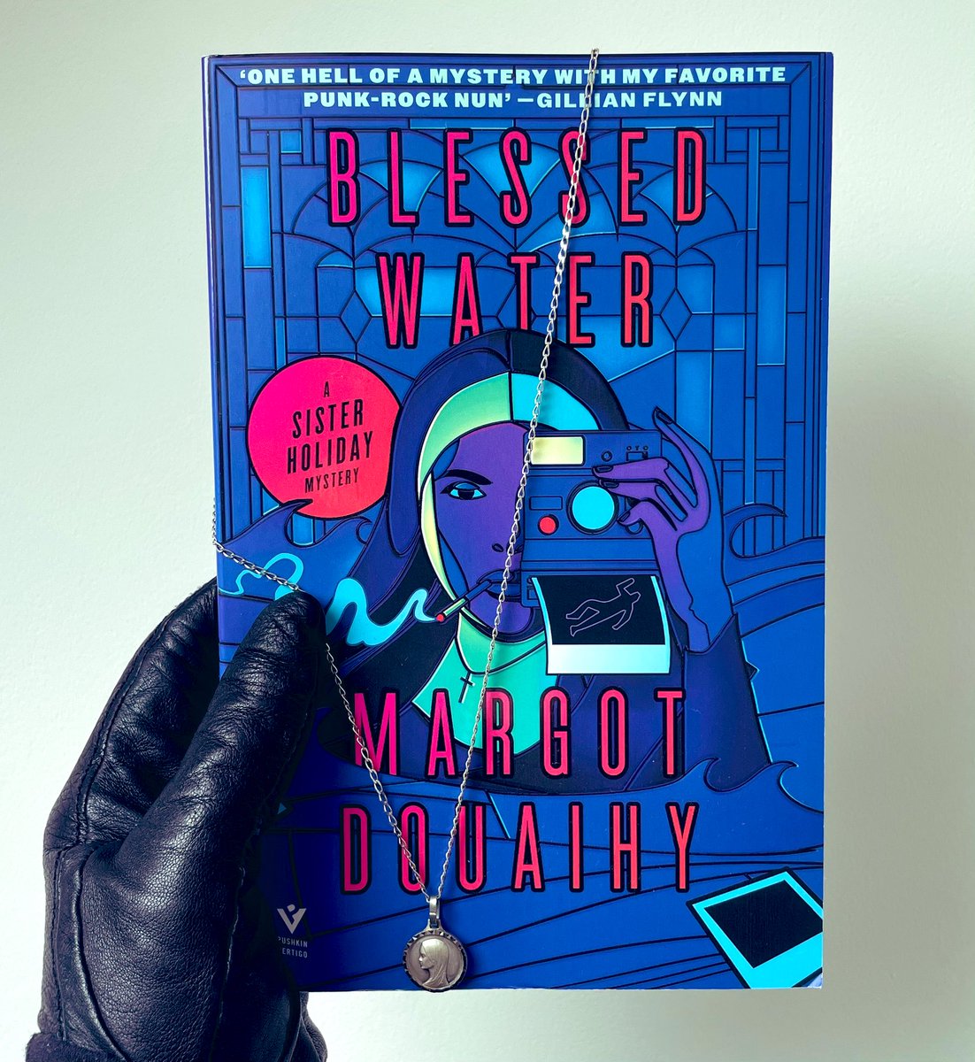 💧#BlessedWater by @MargotDouaihy is out in the world! Get your hands on this 2nd instalment of your favourite punk nun Sister Holiday’s mysteries! #BookReview now up on the blog! 👇🏻 Thanks again to @emily_egg and @PushkinVertigo for my copy 💙 agjbooksandgems.com/2024/04/08/ble…