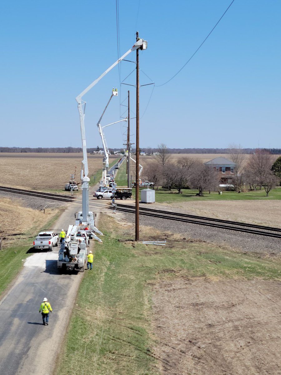It’s Lineworker Appreciation Day! Join us in thanking our lineworkers for their commitment to providing safe, reliable service. #SafeElectricity #ThankaLineworker