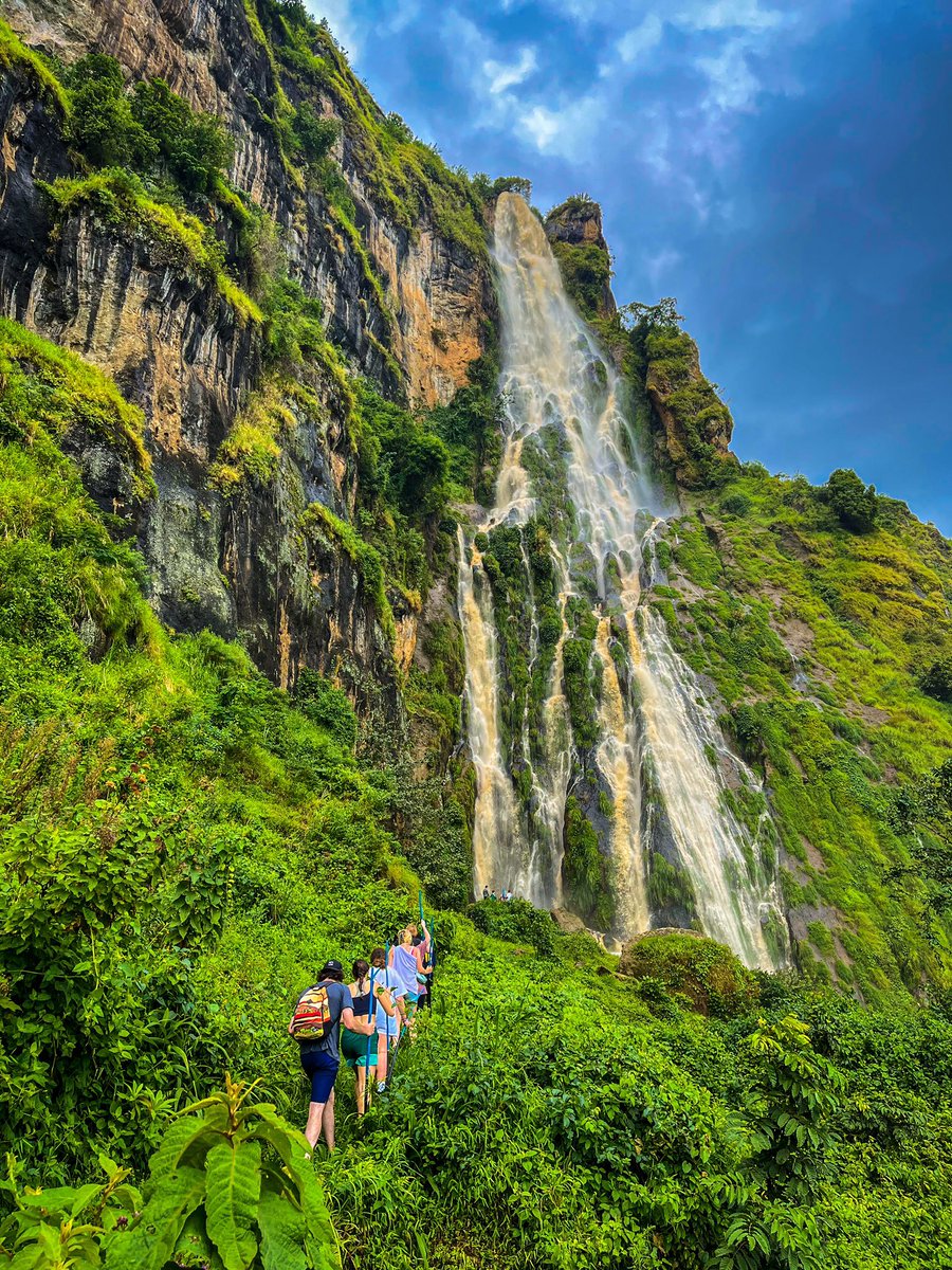 Good evening. Uganda is no doubt the most beautiful country. Wanale waterfalls view from the bottom. Location 📍 Mbale city! Check out the link in my bio to read more about the activity!