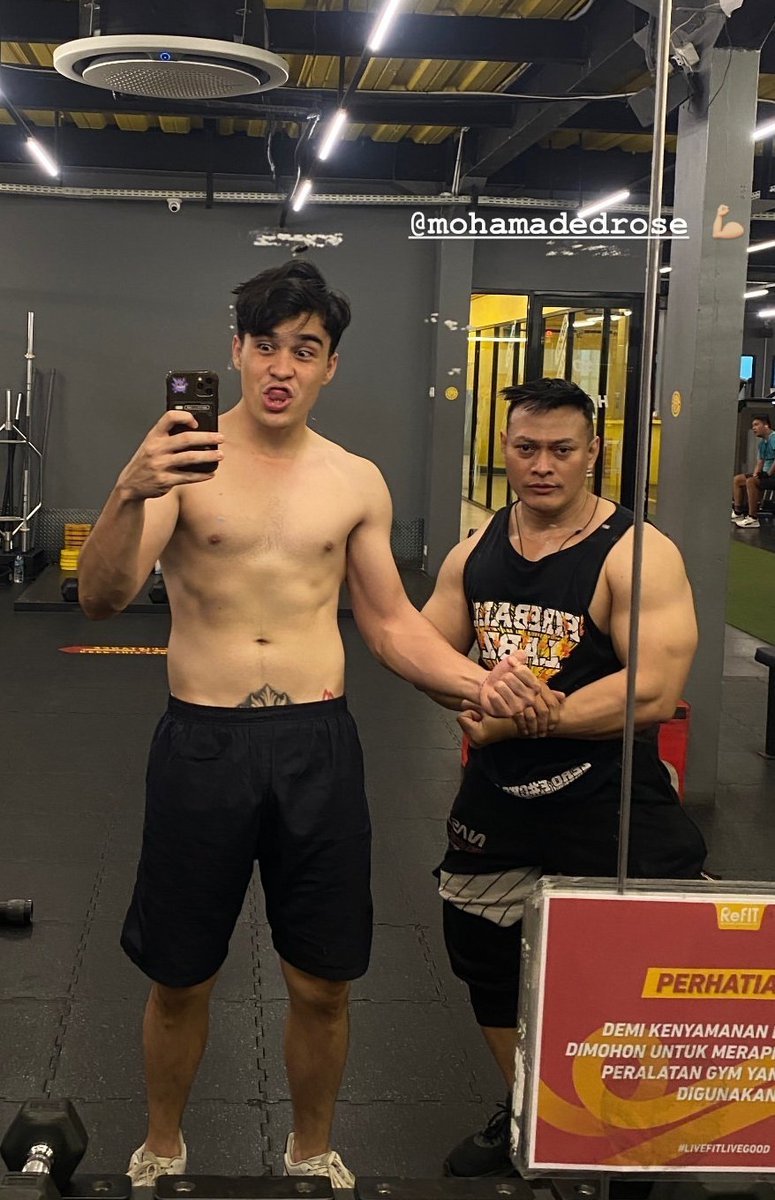 Erdin Werdrayana shirtless on gym snap. #selebwatch