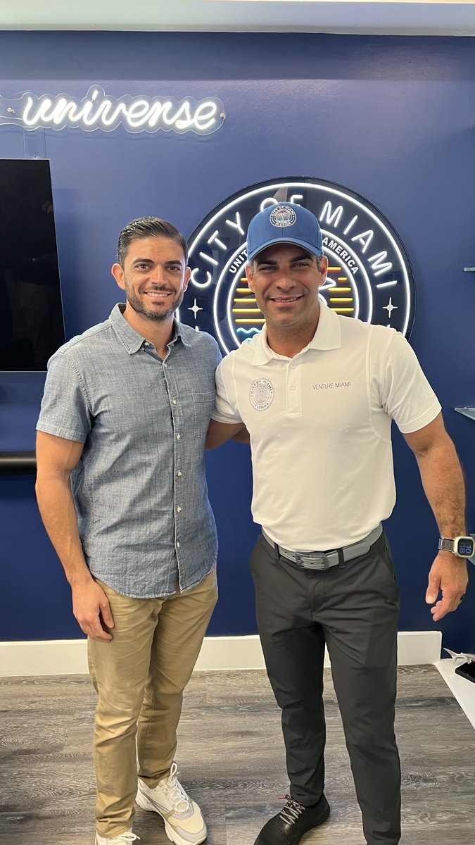 Met Mayor @FrancisSuarez this morning at City Hall for Miami Tech Month kickoff ☀️ Spent the morning with emerging Miami entrepreneurs. Served as a great reminder for why I moved to Miami. The energy is palpable. The government provides tailwind (not headwind) to businesses.…