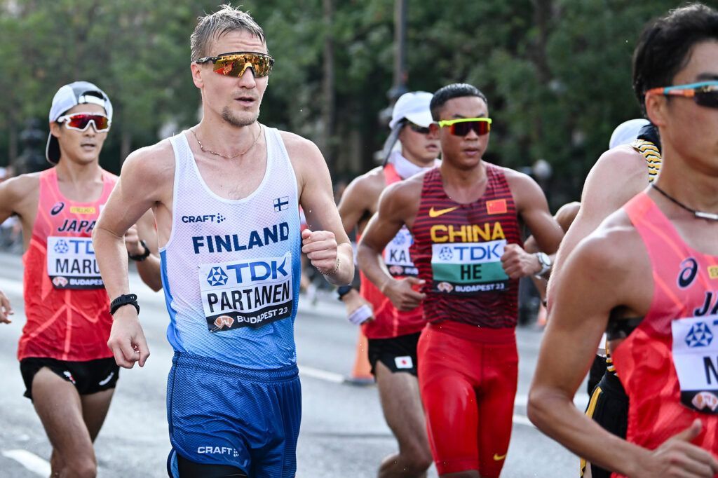 Suomi osallistuu kahdeksan urheilijan joukkueella Turkin Antalyassa 21. huhtikuuta käytävään kilpakävelyn MM-joukkuekilpailuun. Miesten 20 kilom yleisurheilu.fi/uutinen/suomen…