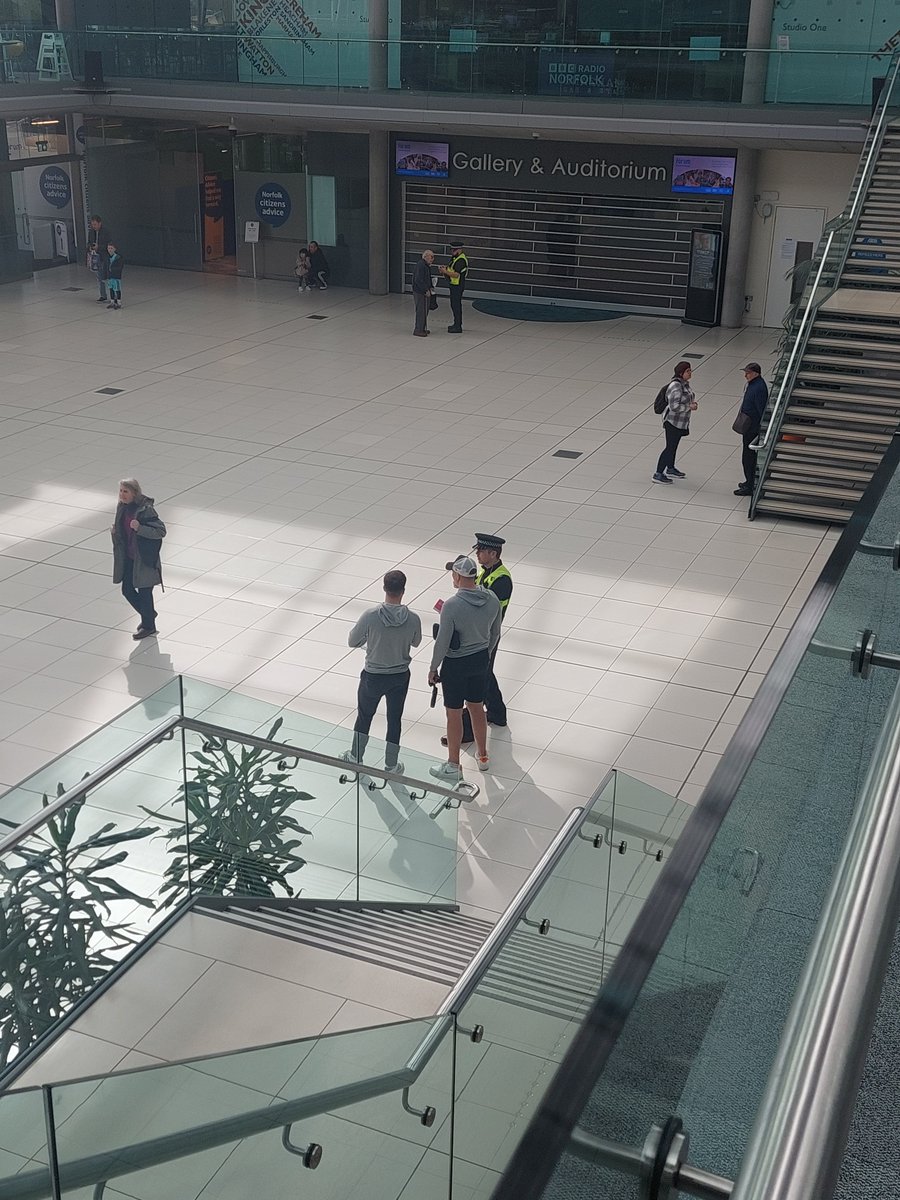 Did you spot our specially trained #ProjectServator officers in and around Norwich today? Deployments can happen at any time. Today, they popped up at @TheForumNorwich, encouraging the public to report any suspicious activity 👀 Find out more here: orlo.uk/DSg8l