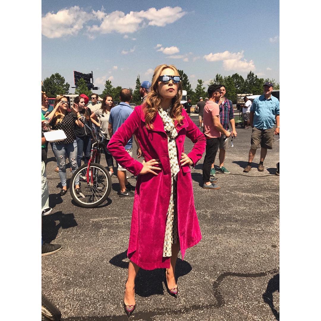 QueenMadison11's tweet image. Should I be ready for the entertainment or to go hide away? #eclipse #twilighteclipse