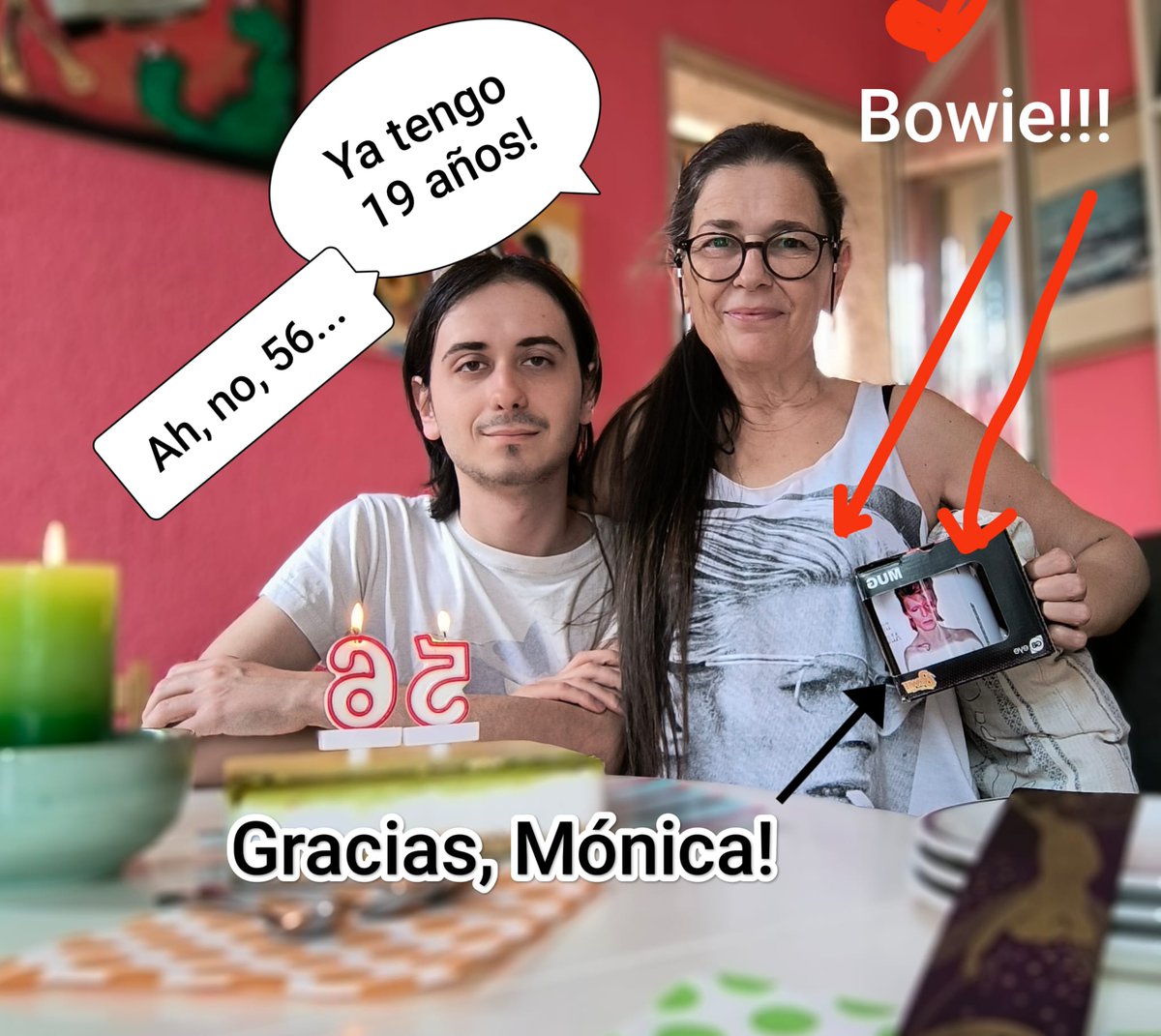 🎂🥰 #cumpleañosfeliz #graciasportodo por vuestras felicitaciones, vuestro cariño... #anikaentrelibros #anikacumpleaños Con Erik, mi hijo mayor, y Bowie. La taza es #regalo de @Monica__CZ 💕