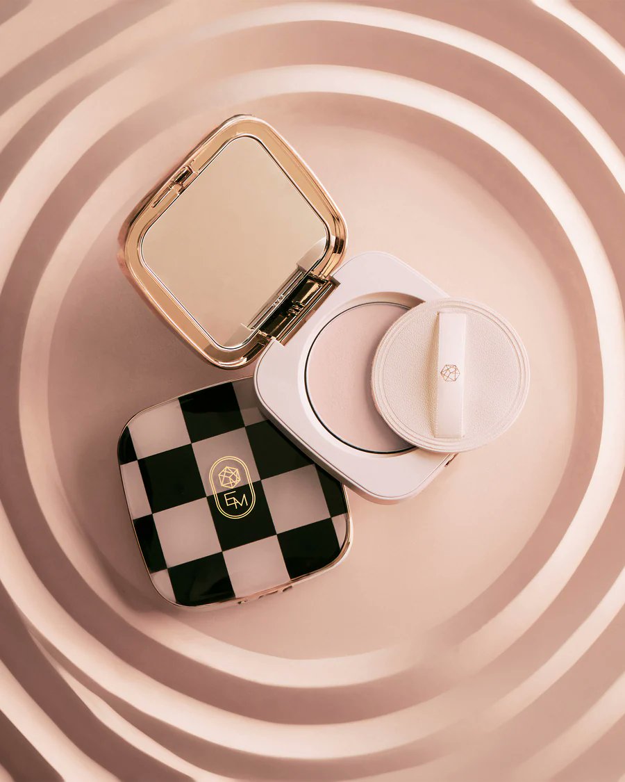 muskCheshire's tweet image. 🍳Dans la série « ce qu’on voulait versus ce qu’on a eu cocotte »:
@Sephora 
C’est sans doute louable de vouloir privilégier les marques françaises... mais nous c’est au niveau des frais de port qu’on n&apos;est pas d’accord.
#EmCosmetics #aimeskincare 
#MardiGros😾