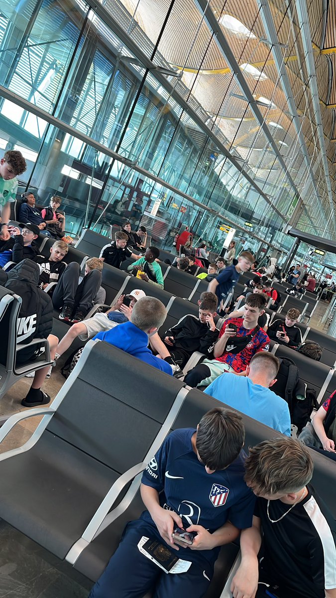 Last few minutes on Spanish soil, next stop: LHR. What a great tour, so many thanks to Maria and <a href="/HalsburyTravel/">Halsbury Travel</a> ⚽️🇪🇸 Arrival is scheduled for 7:20 UK time, I will be in contact when we’re through baggage and security. Flight number on the email I sent yesterday! #TMASinMadrid