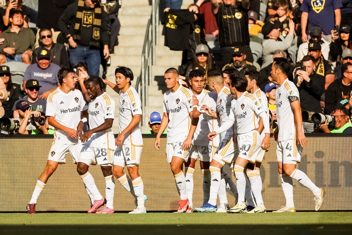 🚨90' UNTIL WE ARE LIVE!🚨 Alright #LAGalaxy fam, it's almost time for that group therapy session to talk about what went wrong in the G's first loss of the season in #eltrafico. JOIN US AND HAVE YOUR SAY in the chat! See y'all soon! 📺YouTube👉bit.ly/43QvPko #mls