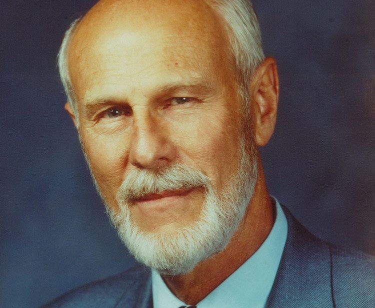 My Dad, Dave Hunt, passed away April 5, eleven years ago. I just came across this obituary. I often write about my dad and my incredible childhood. Much of what he preached about is coming true today. christianpost.com/news/bold-lovi…