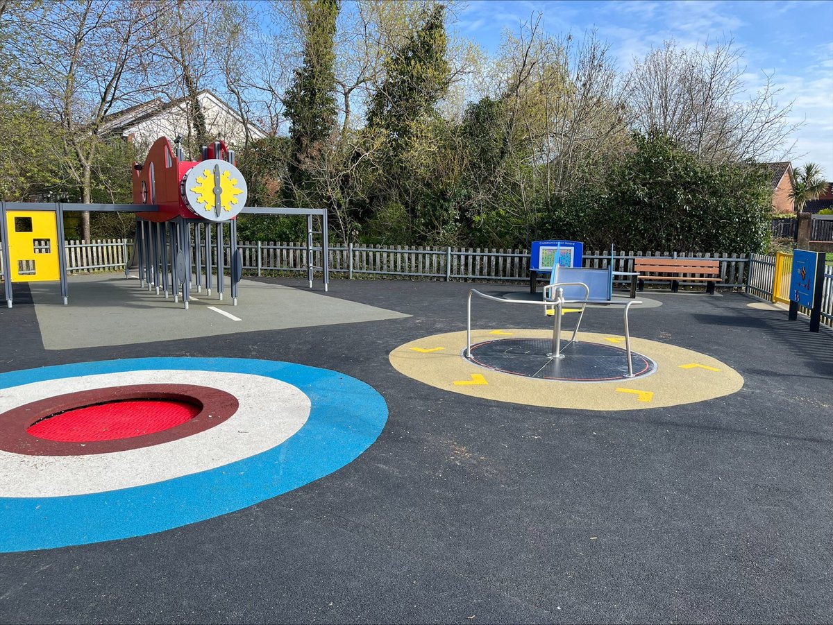 We LOVE ❤️ the makeover these parks have had 🧒 The two parks have had a colourful upgrade 🎨 with new play and climbing equipment 🦋 new surfacing and improved drainage 💧 and opened just before the Easter holidays 🐰 📍Ashenbury Park and Sandford Park, both in Woodley