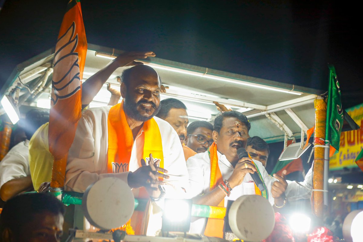 NainarBJP's tweet photo. திருநெல்வேலி நாடாளுமன்ற தொகுதி திருநெல்வேலி சட்டமன்றம் மானூர் பகுதியில்  தமிழக மக்கள் முன்னேற்றக் கழகத்தின் தலைவர் திரு.ஜான்பாண்டியன் @JohnPandianTMMK அவர்களுடன் வெற்றி சின்னம் தாமரைக்கு வாக்கு சேகரித்த போது...
@BJP4India @BJP4TamilNadu 
#nainarfortirunelveli https://t.co/NnK5gtRgsr