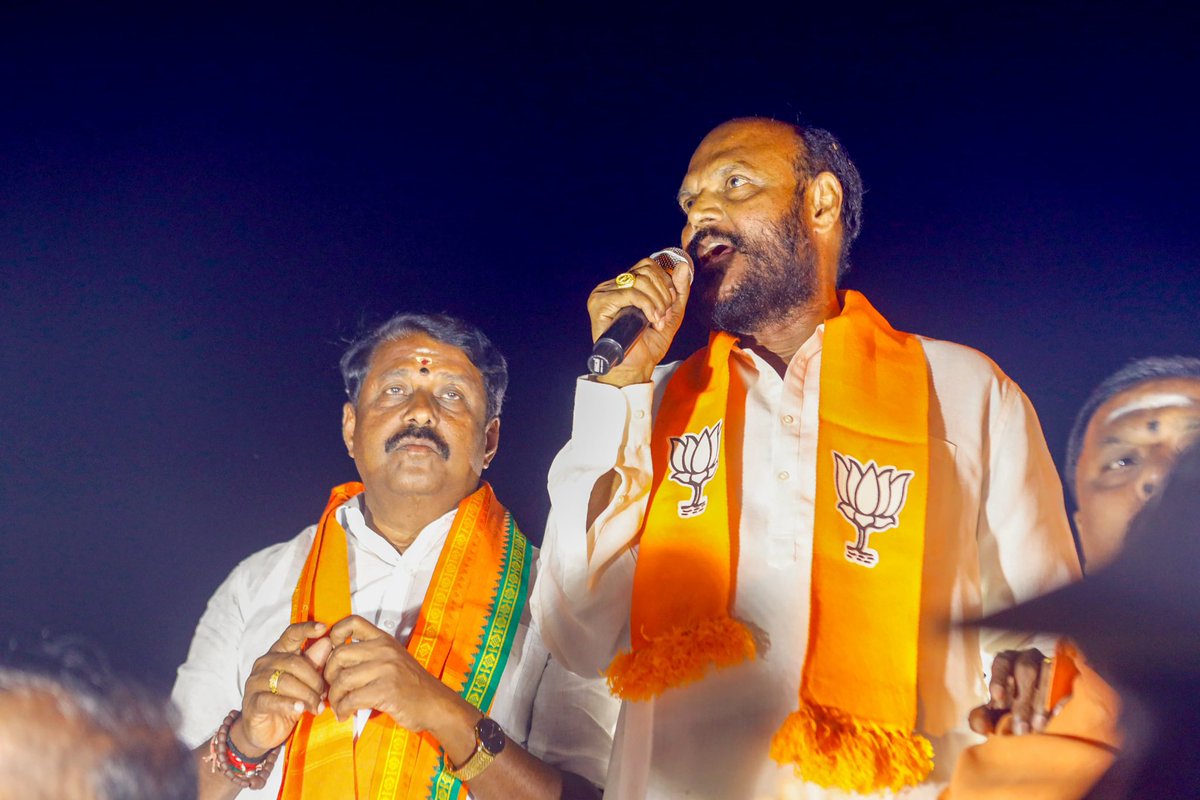 NainarBJP's tweet photo. திருநெல்வேலி நாடாளுமன்ற தொகுதி திருநெல்வேலி சட்டமன்றம் மானூர் பகுதியில்  தமிழக மக்கள் முன்னேற்றக் கழகத்தின் தலைவர் திரு.ஜான்பாண்டியன் @JohnPandianTMMK அவர்களுடன் வெற்றி சின்னம் தாமரைக்கு வாக்கு சேகரித்த போது...
@BJP4India @BJP4TamilNadu 
#nainarfortirunelveli https://t.co/NnK5gtRgsr