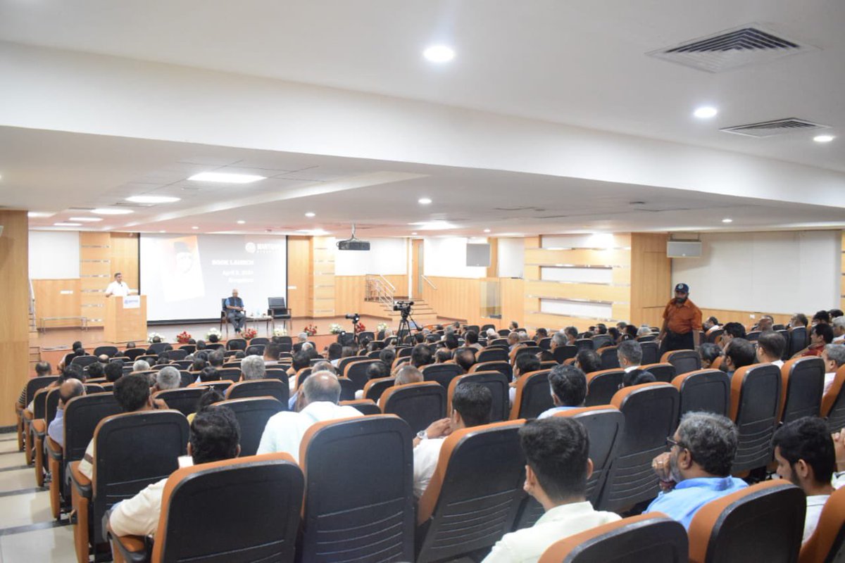 Editorial Director of Swarajya R Jagannathan @TheJaggi , RSS Sahsarakaryavah Mukunda CR @MUKUNDAckpura launched the book ‘Man of the Millenia: Dr Hedgewar’ at BMS Engineering College, Bengaluru. Video Link: facebook.com/share/v/DQ1THW…