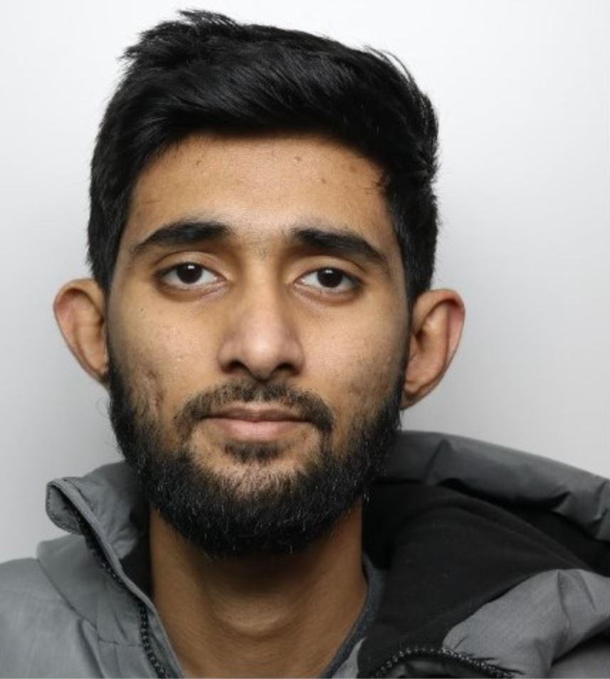 BREAKING: police leading nationwide manhunt for Habibur Masum, 25, from Oldham believe he's still in the country. He's wanted over the fatal stabbing of Kulsama Akter in Bradford on Saturday. A 23-year-old has been arrested on suspicion of assisting an offender. @BBCNWT