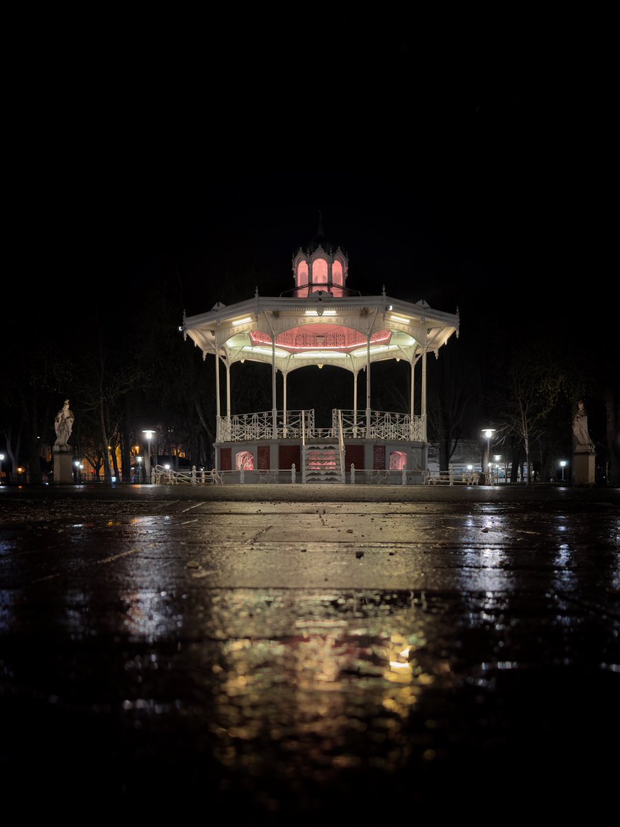 Brillar con la noche #VitoriaGasteiz #Araba #ThePhotoHour #hacerfotos #Stormhour