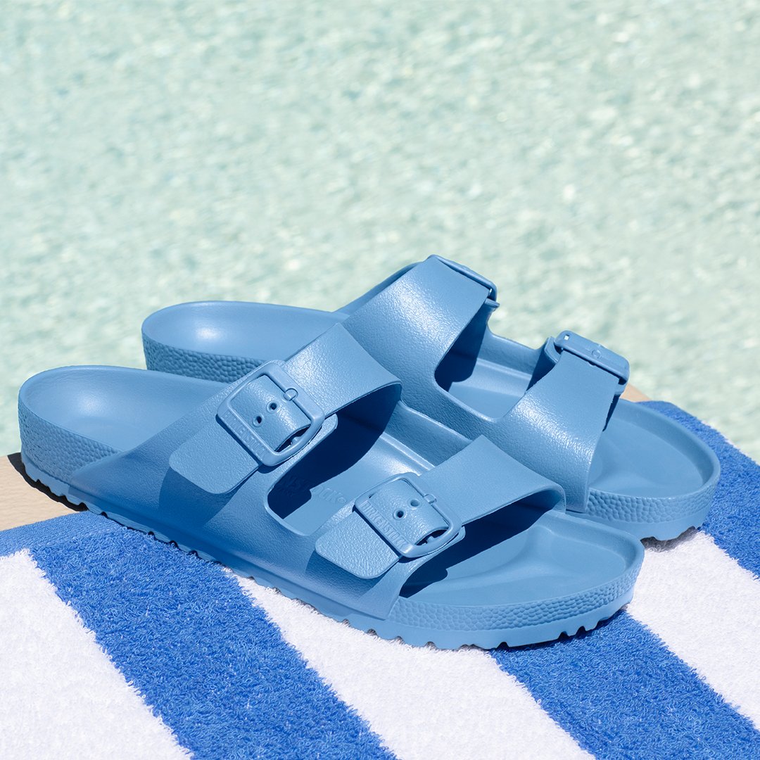 QuarkStyle's tweet image. Keep your style and comfort on point with these must-have summer essentials by Birkenstock.

 Get your feet ready for the heat: ow.ly/O0Iz50R9P5M