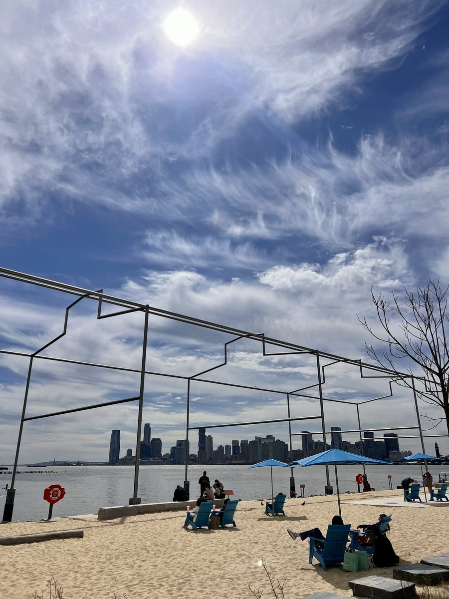 ebkent's tweet photo. The eclipse brought New Yorkers together in the city’s great public spaces. #Eclipse2024 #eclipseNYC https://t.co/1O1UffuIox