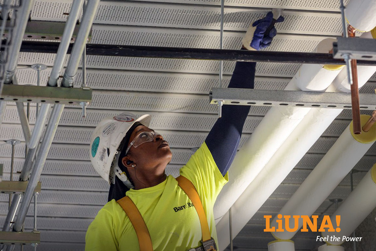 LIUNAmidwest's tweet photo. Men & women working in the #construction industry see the difference a #union makes in every paycheck. See the #LIUNA difference for yourself: https://t.co/x8yQaEsvYd
#BetterPay #BetterBenefits #BetterSafety #ItsBetterInAUnion #Union #FeelThePower https://t.co/LNU2XVMyDN