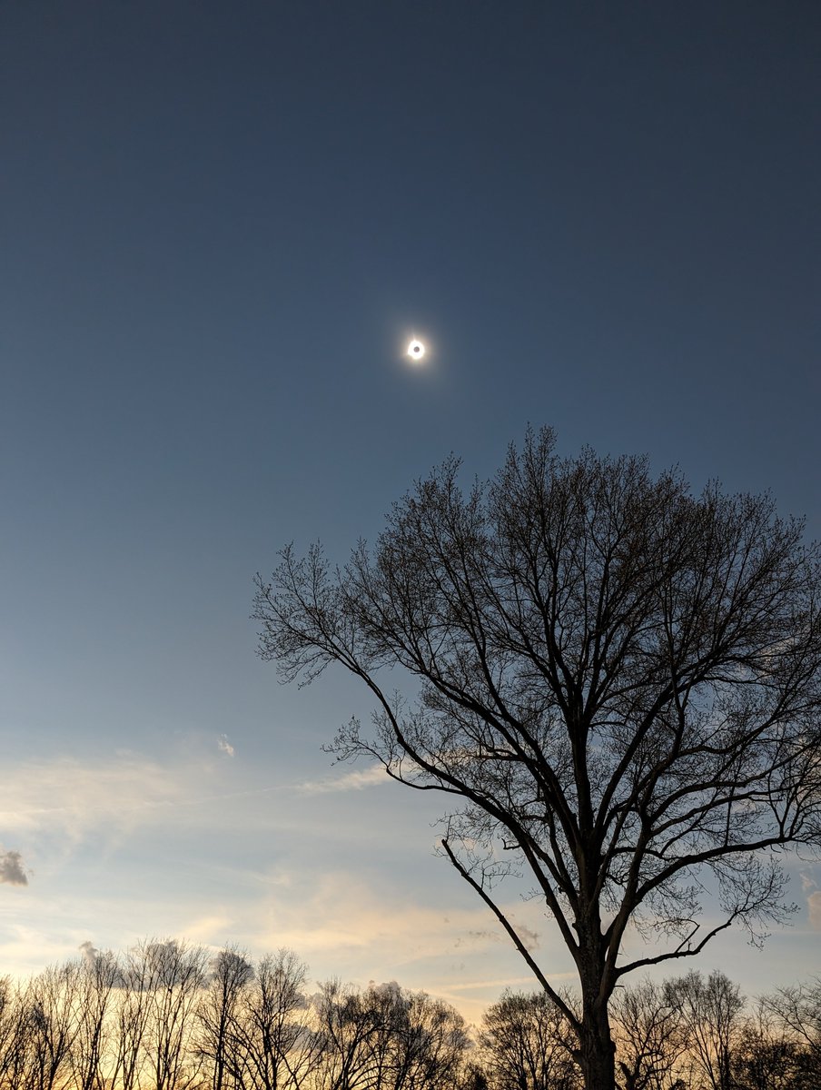 Once in a lifetime moment at OA!
Many of our locations took to the parking lot with fellow teammates and patients alike to witness the total eclipse this afternoon!
#TotalEclipse2024 #totaleclipseohio2024 #SolarEclipse2024