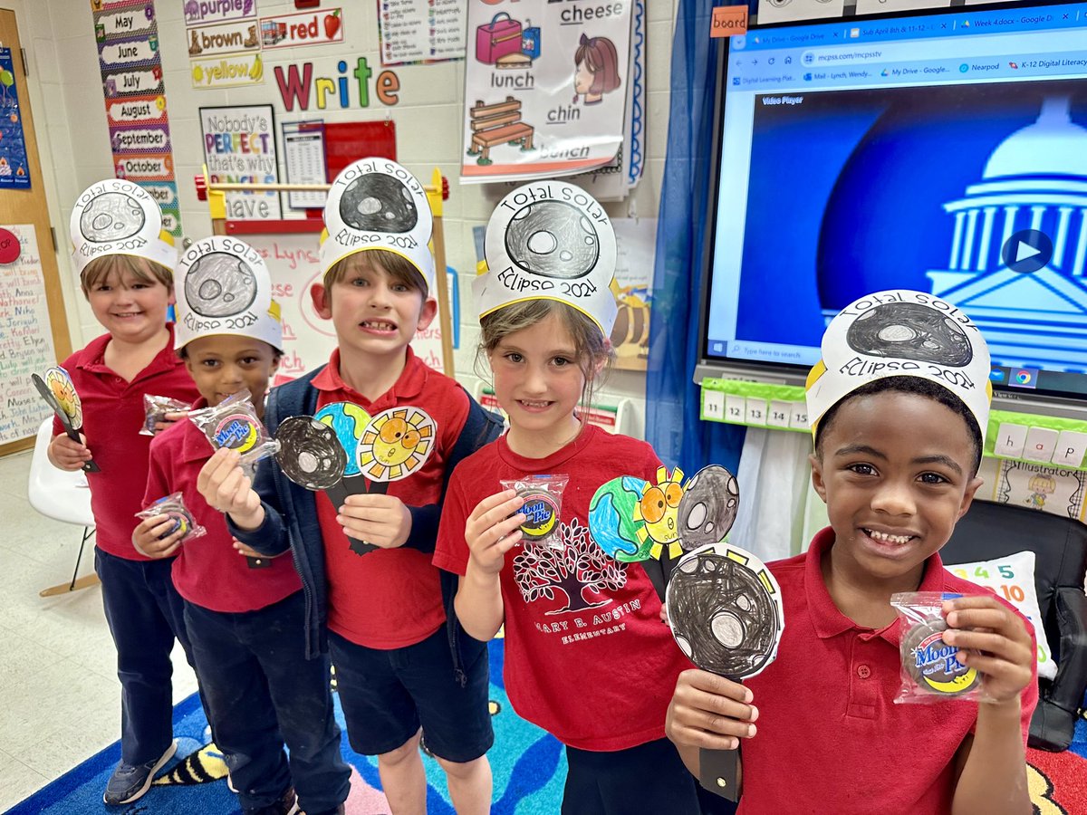 Solar Eclipse fun today in kinder. 
🌕 ☀️ 🌖 <a href="/MaryBAustin/">Mary B. Austin Elementary</a>