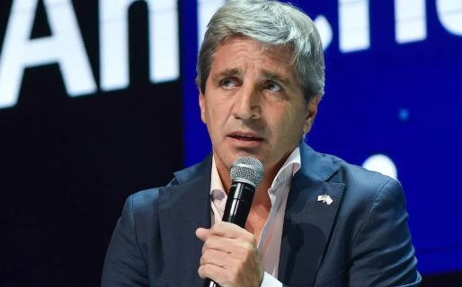 ElComodorense's tweet photo. #Economia | Dura advertencia de Caputo a las prepagas por los aumentos: “Le están declarando la guerra a la clase media”

Leer más en: https://t.co/1QEvPQb6kh https://t.co/1JPPt7SYFR