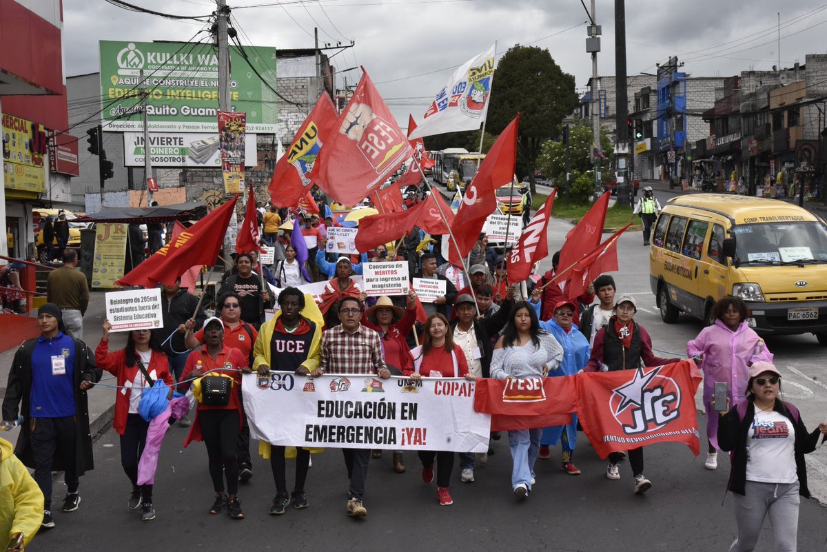 #ElEducador| La #MarchaPorLaEducación llega a #Quitumbe