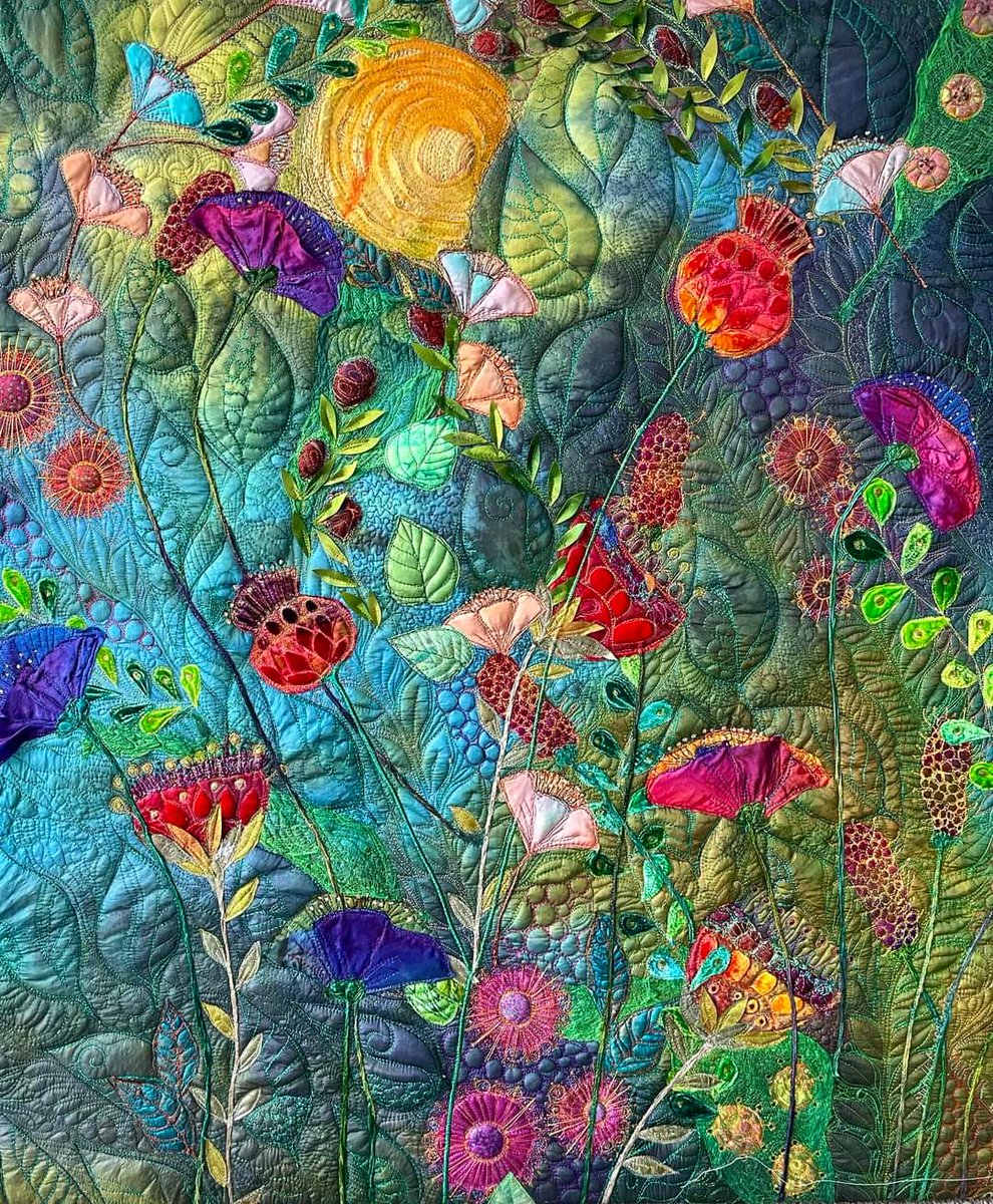 #PauseBeau #MichelleMuschkulnig Art textile The Bohemian garden, is free motion machine embroidered using layers of hand dyed silk