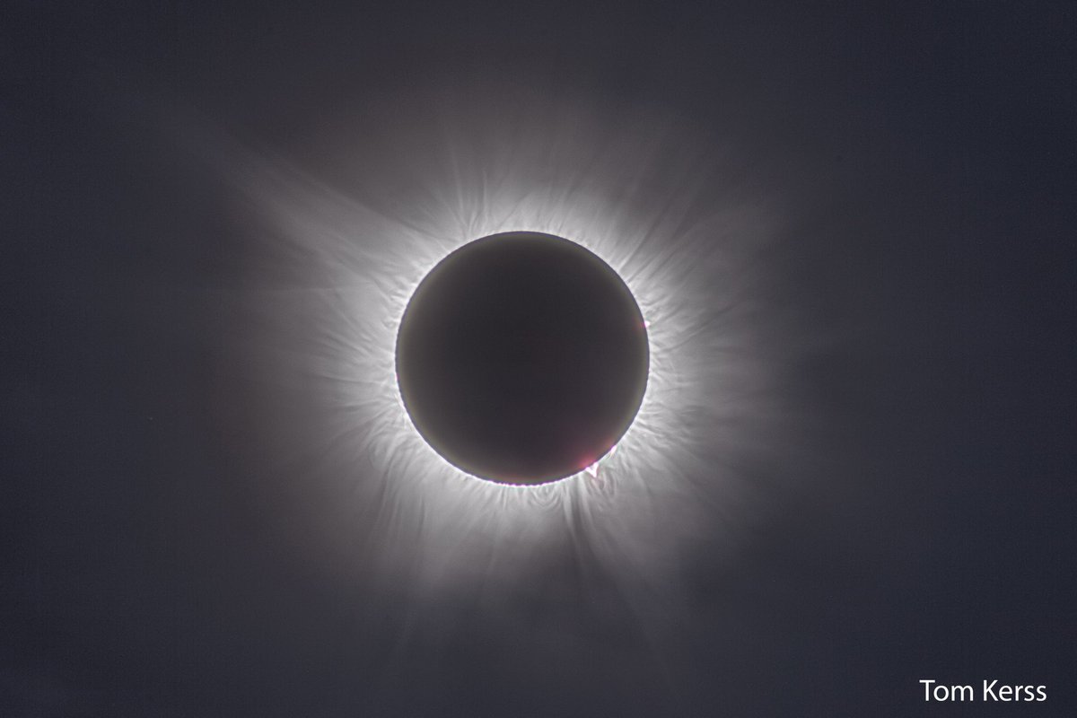 WOW! 🤯 What a moment! Thin cloud couldn’t stop us. Here‘s my shot of the Sun’s corona during today’s #TotalEclipse in Texas. 🇺🇸 Loops and streamers galore from a highly active Sun. Show me your shots!