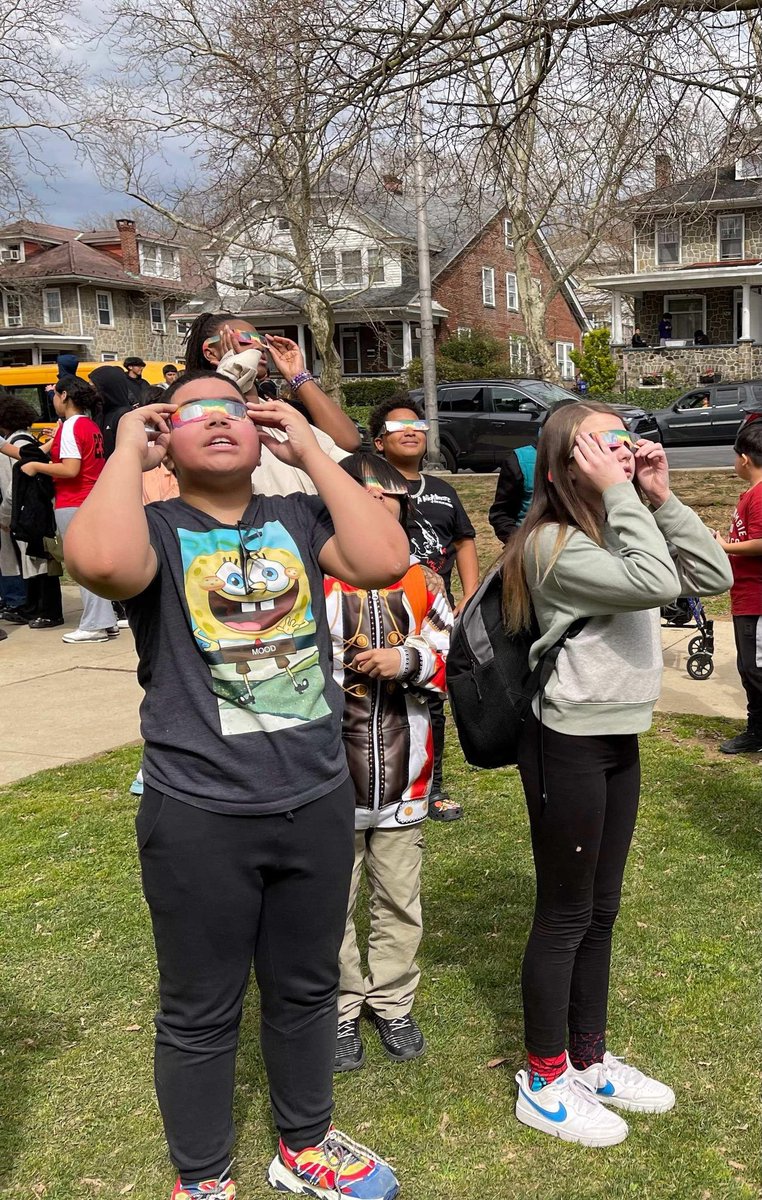 PBIS Principal viewing party!! Each point today for good behavior put you into an elite raffle. So fun! @RDGschools #sweetnortheast #thegreatnortheast #rsdproud