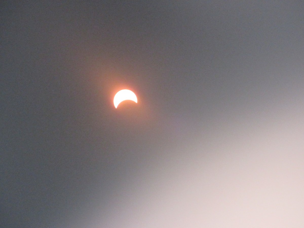 KenslowMatthew's tweet photo. Well, these are the best that I could do, but so fascinating to see a partial solar eclipse (from where I was at in OC, California).
#eclipse #eclipseglasses #eclipse2024 #EclipseSolar2024 #eclipseseason #EclipseSolar #solar #solareclipse #solareclipse2024 #solareclipseglasses #eclipseshades #americansolareclipse #americansolareclipse2024