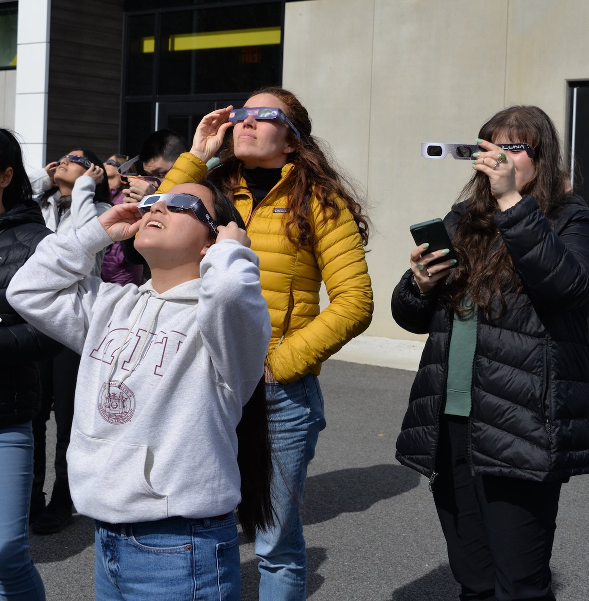 The #WHOI community gathered for an eclipse watch party outside the George & Wendy David Center for Ocean Innovation this afternoon. We had about 90% coverage here in #WoodsHole! #WHOI_AVAST