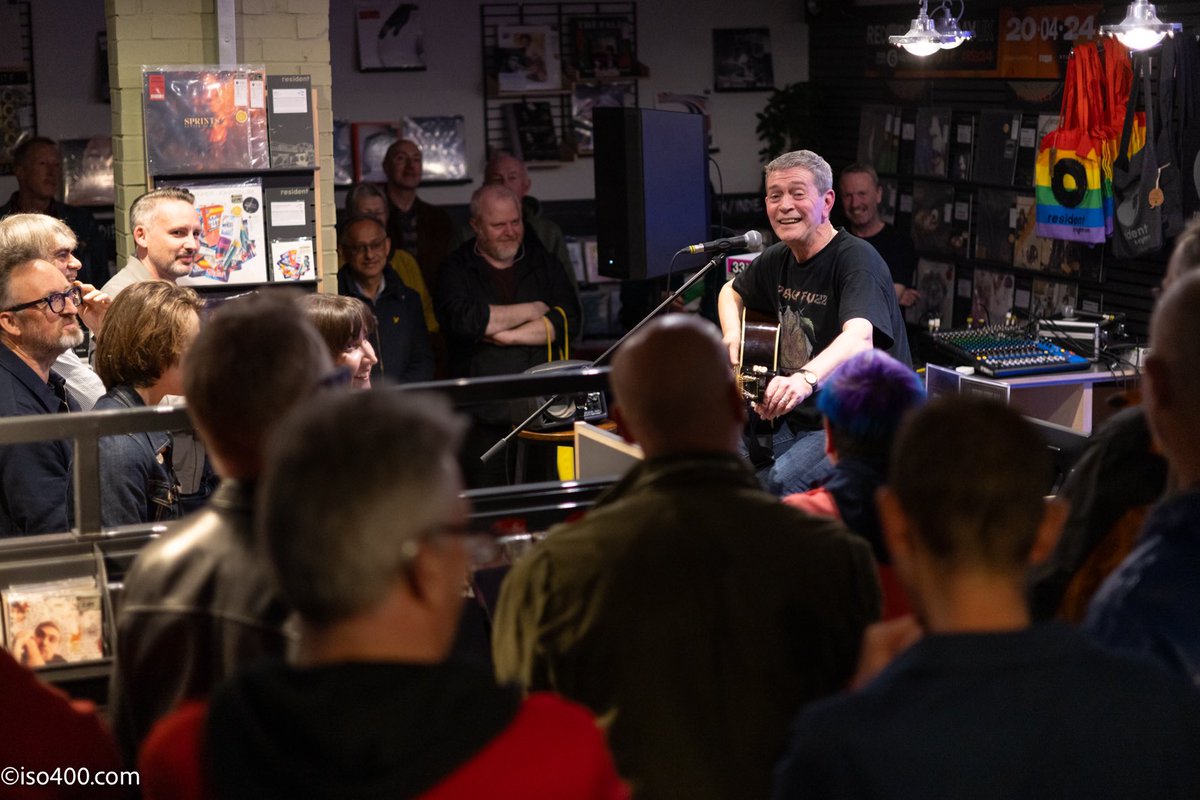 This eve I've mostly been watching Michael Head playing his album release instore show at Resident Records Brighton - if you missed this you can catch Michael Head and the Red Elastic Band at Chalk on May 8th @chalkvenue @formpresents @residentmusic @michaelheadtreb